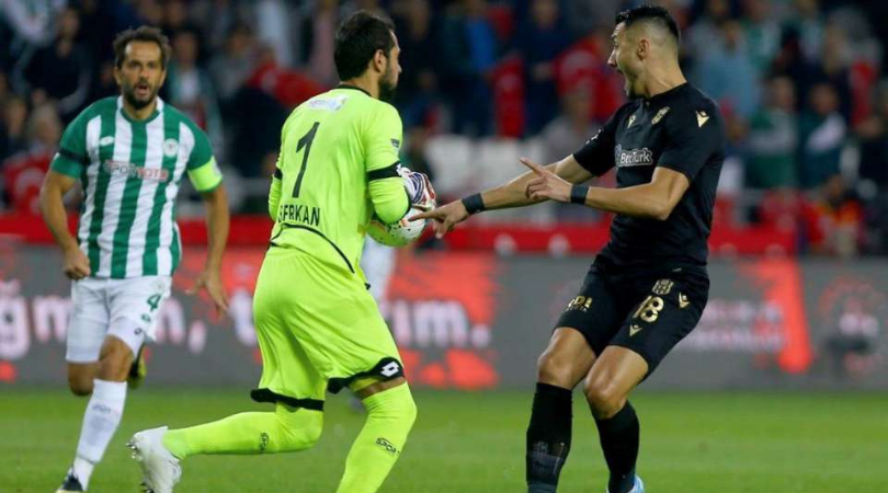 Konyaspor Goalkeeper Serkan Kirintili receives fastest ever red card in Turkish football history after just 13 seconds!