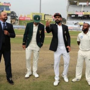 WATCH: Virat Kohli and Faf du Plessis left amazed as Temba Bavuma losses toss despite Murali Kartik's blunder