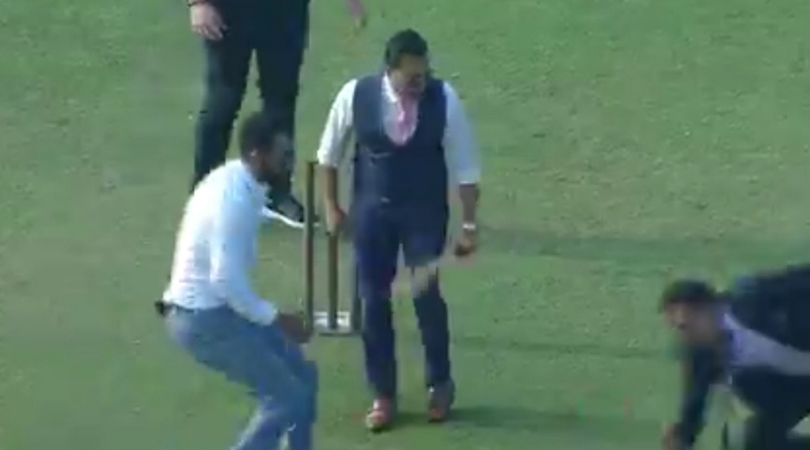 Watch Aakash Chopra fails to defend the ball while playing gully cricket