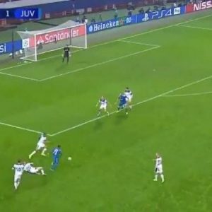 Douglas Costa goal Vs Lokomotiv Moscow: Watch Juventus star scoring magnificent last minute goal to bag 3 points