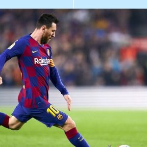 Lionel Messi scores two freekicks in span of 3 minutes against Celta Vigo last night