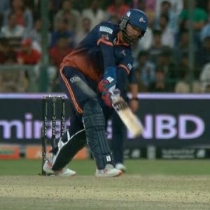 WATCH: Yuvraj Singh rewinds the clock with match-winning innings for Maratha Arabians in T10 League