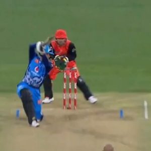 Alex Carey in IPL 2020: Watch Delhi Capitals wicket-keeper batsman's cover drives goes for six in BBL 2019 match