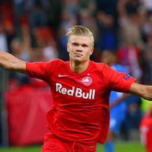 Erling Haaland spotted signing Manchester United Jersey amidst transfer speculations