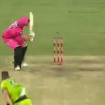 Sixers vs Thunder Super Over: Watch Moises Henriques hits peculiar six off Chris Morris in BBL 2019