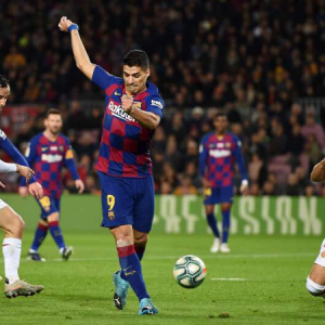 Luis Suarez scores a stunning back heel goal for Barcelona vs Mallorca