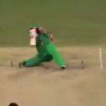 WATCH: Glenn Maxwell sits down and slashes Wes Agar for unbelievable six in BBL 2019