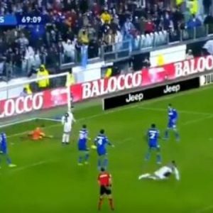 Cristiano Ronaldo blocks Paulo Dybala's goal bound strike, Juventus end up drawing