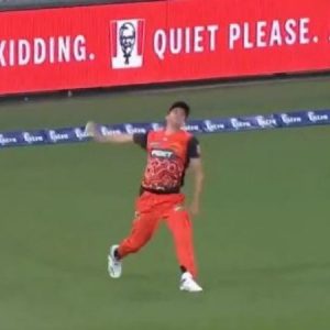 Jhye Richardson bowls a throw from boundary line to run out Jake Weatherald