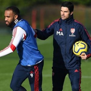 Mikel Arteta instructs Alexandre Lacazette to not do flicks in Arsenal training