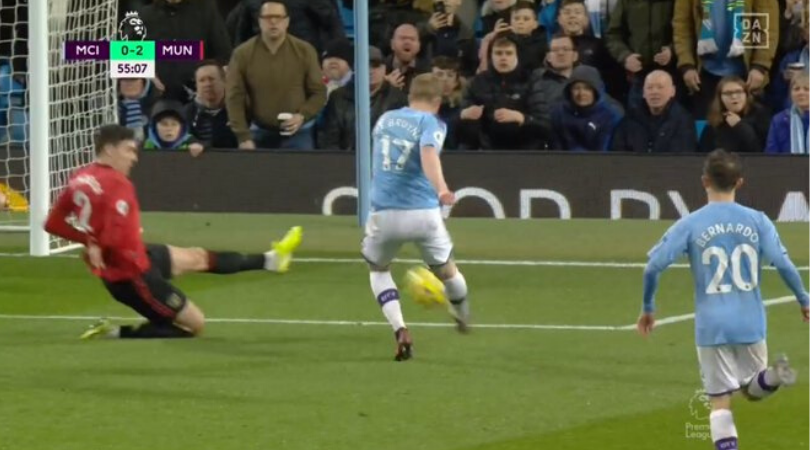 Victor Lindelöf wins Man Utd fans over with brave block against Man City’s Kevin De Bruyne