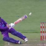 WATCH: George Bailey plays falling scoop off Gurinder Sandhu in Hurricanes vs Thunder BBL match