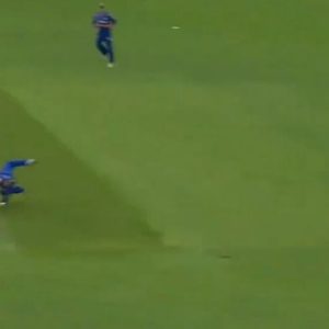 WATCH: Craig Cachopa grabs unthinkable catch to dismiss Devon Conway in Super Smash final