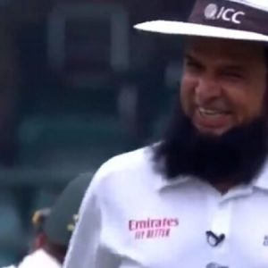 WATCH: Aleem Dar amusingly sprints across to reach his end amidst roar from crowd at SCG