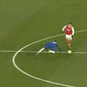 Gabriel Martinelli goal vs Chelsea Arsenal teenager runs past a slipping N’Golo Kante to score a beauty