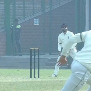 WATCH: Kulwant Khejroliya breaks Wasim Jaffer's bat into two pieces in Ranji Trophy