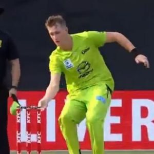 WATCH: Chris Morris fakes mankading to surprise Marcus Stoinis in BBL 2019