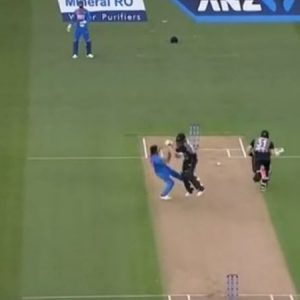 WATCH: Shardul Thakur and Colin Munro collide midway on the pitch in Auckland T20I