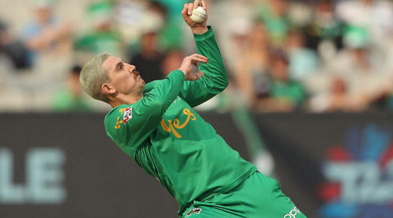 Nic Maddinson takes an unbelievable caught and bowled in the BBL