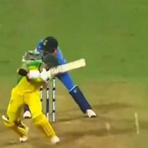 WATCH: Mumbai crowd chants 'Dhoni Dhoni' after KL Rahul fumbles behind the wickets vs Australia
