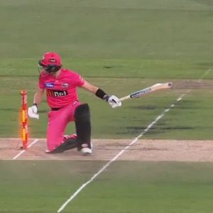 WATCH: Steve Smith survives hit-wicket off Haris Rauf as wind blows away bail in Stars vs Sixers match