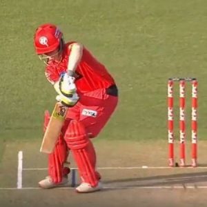 Sam Harper plays extravagant defensive shot in Big Bash League, make fans laugh