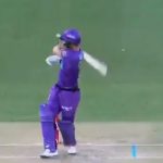 WATCH: Matthew Wade hits one-handed boundary off Billy Stanlake to complete 17th T20 half-century vs Strikers