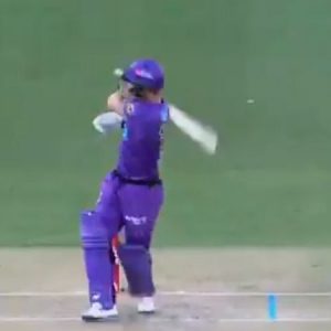 WATCH: Matthew Wade hits one-handed boundary off Billy Stanlake to complete 17th T20 half-century vs Strikers