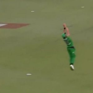WATCH: Daniel Worrall grab spectacular catch to dismiss Mitchell Marsh in BBL 2019-20
