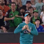 Young Brisbane Heat fan hilariously celebrates Matt Renshaw catch by flipping the bird