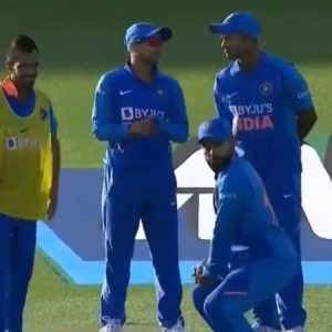 WATCH: Indian players' hilarious gestures before second innings of Hamilton ODI