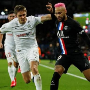Neymar responds to foul by Montpellier player by absolutely humiliating him