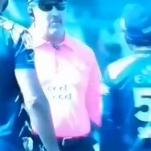 WATCH: Sarfaraz Ahmed disappointed as no Ultra Edge denies Quetta Gladiators of DRS appeal against Babar Azam