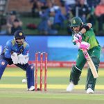 WATCH: Faf du Plessis amusingly mocks players by revealing bum while running