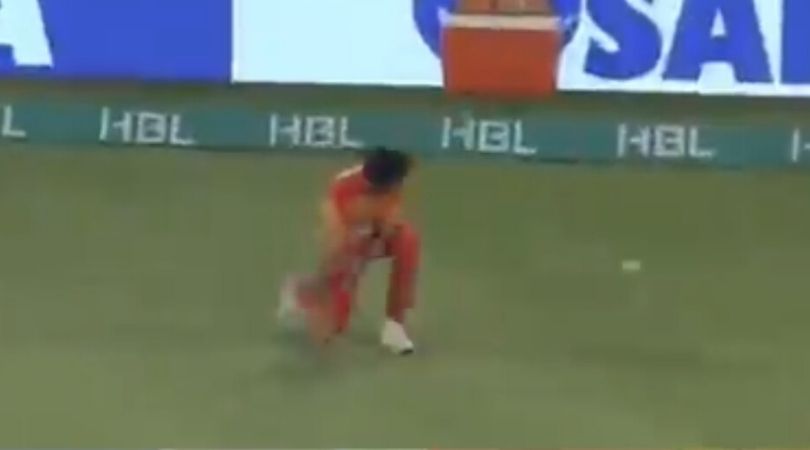 WATCH: Akif Javed gifts boundary to Imad Wasim due to substandard fielding in PSL 2020