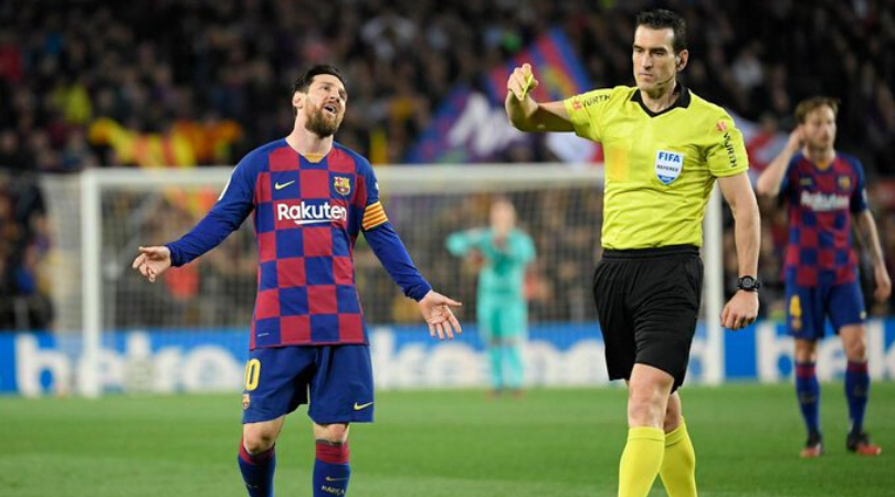 Lionel Messi free kick foiled by Real Sociedad’s ingenious tactic