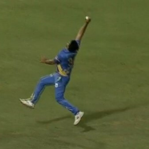 Zaheer Khan catch today in Road Safety World Series 2020 India legend pulls off a stunning one-handed catch vs West Indies Legends