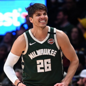 "It's One Thing To Get To The Top, It's Another To Stay There": Kyle Korver Waxes Lyrical About LeBron James and His Dedication To His Craft