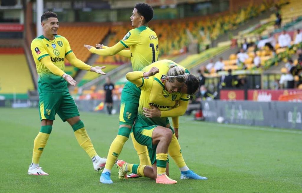 Thierry Henry acknowledges solidarity support from Todd Cantwell for BLM movement