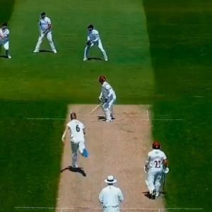 Ian Bell catch: Watch veteran Warwickshire player grabs blinder to dismiss Northamptonshire's Charlie Thurston