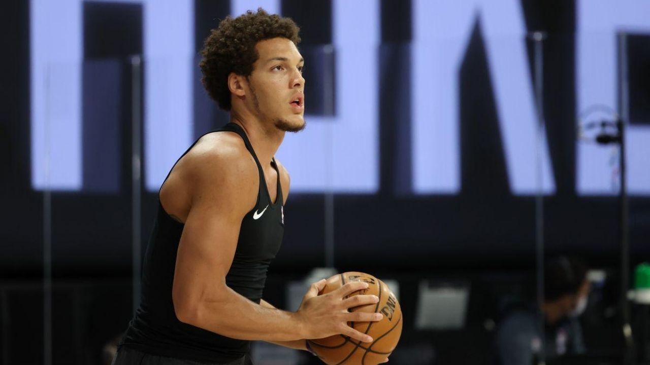 Is Aaron Gordon playing today vs Bucks