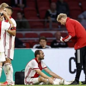 Daley Blind collapses on pitch during playing match for Ajax