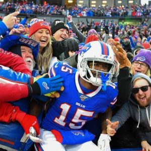 Which NFL Stadiums will be allowing fans in attendance for the 2020 season?