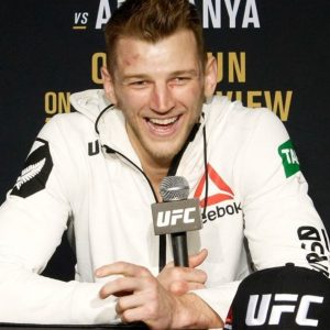 Dan Hooker Predicts a One-Sided Victory In Favour of Israel Adesanya at UFC 253