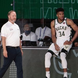 Giannis Antetokounmpo sends message to Bucks coach Mike Budenholzer