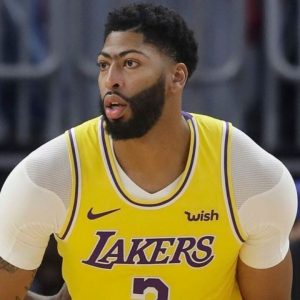 Is Anthony Davis playing tonight vs Rockets