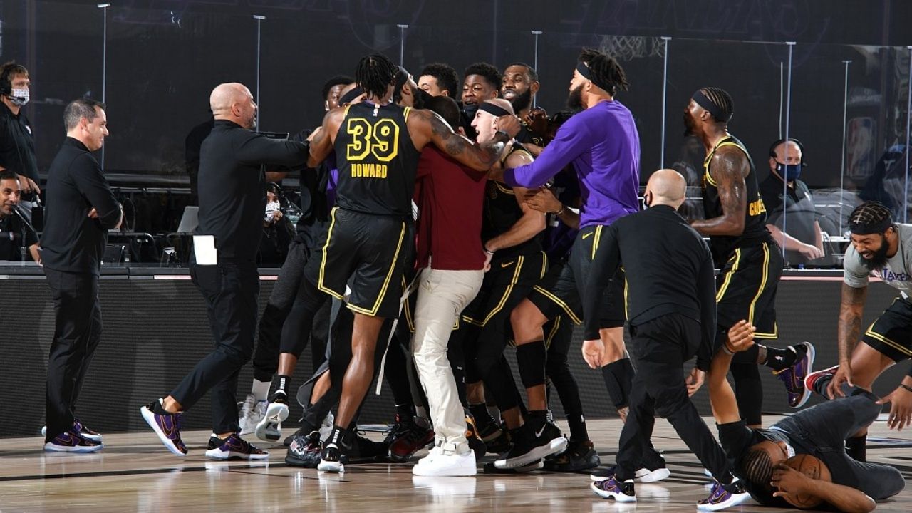 JR Smith elbows Anthony Davis