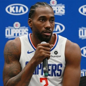 Kawhi Leonard shuts off reporter