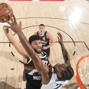 Kawhi Leonard middle finger block