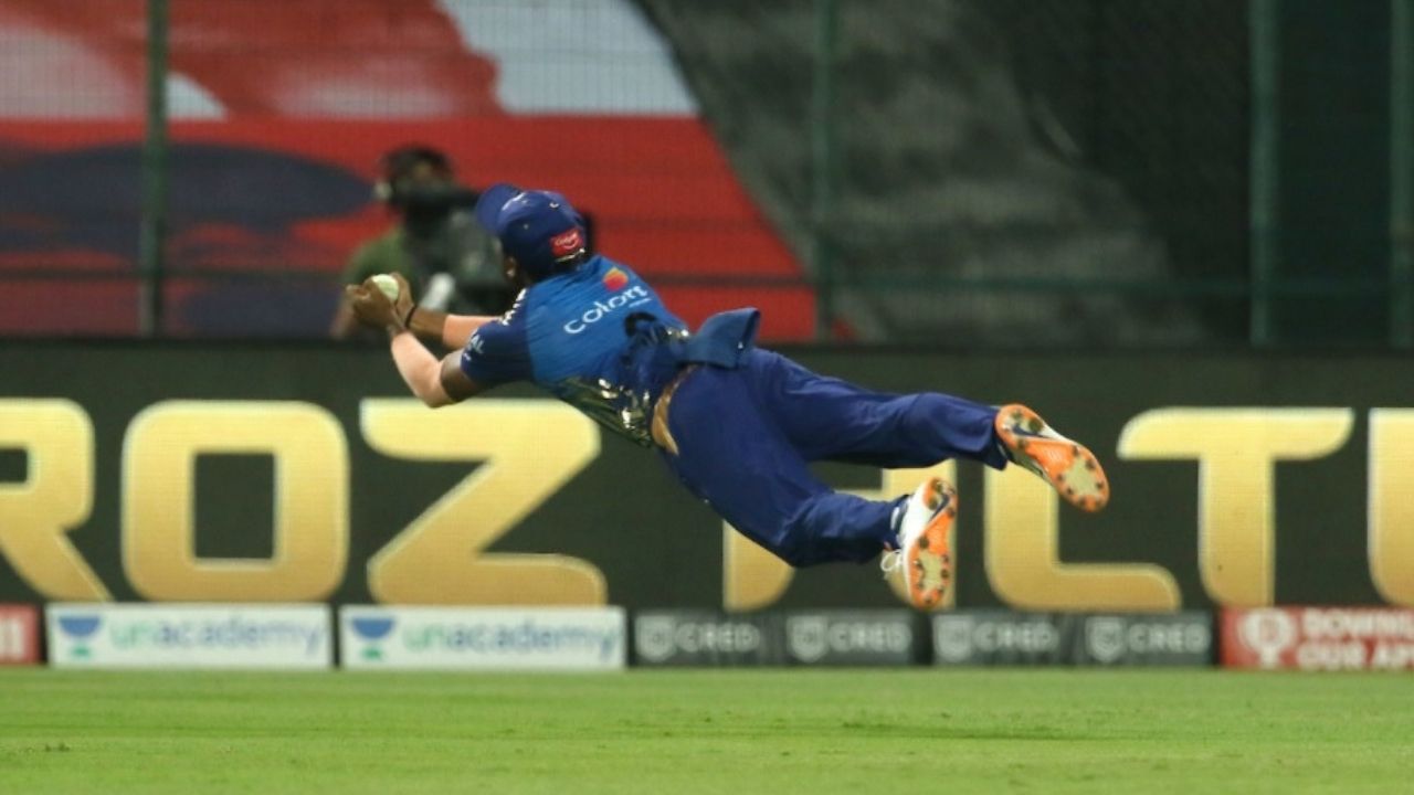 Anukul Roy catch vs Rajasthan Royals: Watch Mumbai Indians substitute fielder grabs breathtaking catch to dismiss Mahipal Lomror in IPL 2020
